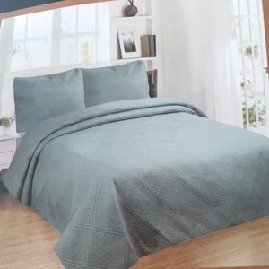 New Queen Bedspread
